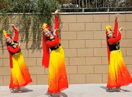 阿斯古里广场舞 婆婆妈妈组合演示 新疆舞风格